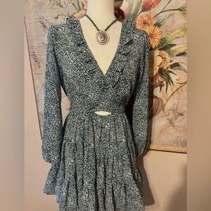 Sz S Vici Green Floral Boho Tiered Mini Dress
